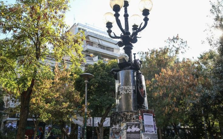 «Πέτα μια (άδεια) γλάστρα από το μπαλκόνι» – Αναρχικοί  δίνουν οδηγίες στους κατοίκους των Εξαρχείων